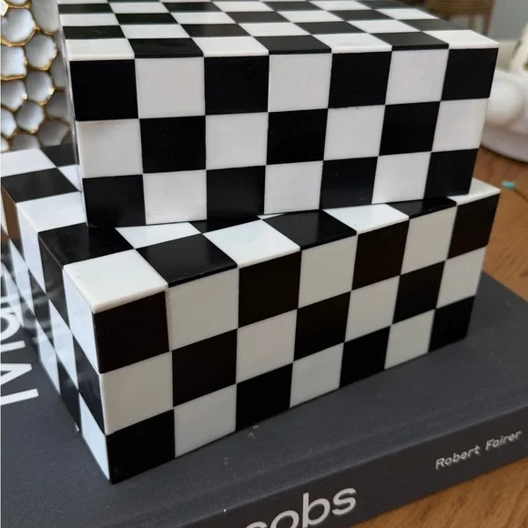 Checkered Black and White Party Boxes - Picture 3 of 3